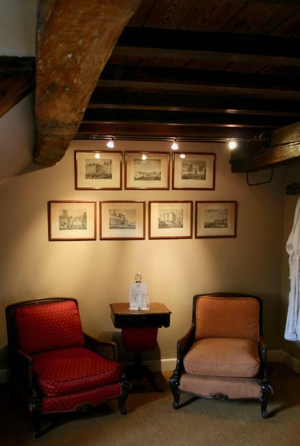 Au Lion D'or Bed & Breakfast *